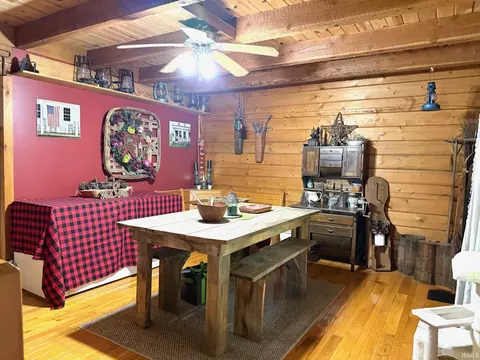 Dining - 8 Spice Valley Ct, Mitchell, IN 47446 photo 2 of 4