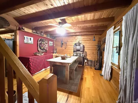 Dining - 8 Spice Valley Ct, Mitchell, IN 47446 photo 3 of 4