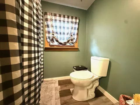 Bath - 8 Spice Valley Ct, Mitchell, IN 47446 photo 5 of 5