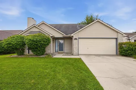 1010 Autumn Ridge Ln, Fort Wayne, IN 46804