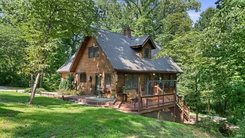 895 W Oakwood Ln, Paoli, IN 47454
