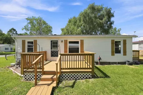 4504 W E Dr, Albion, IN 46701 photo 2