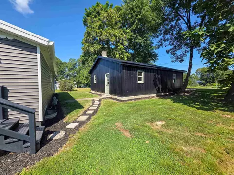 7627 E Terhune St, Dugger, IN 47848 photo 3