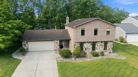 8417 Greenwich Ct, Fort Wayne, IN 46835