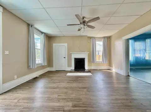 Living - 409 E Second St, Mount Vernon, IN 47620 photo 2 of 4