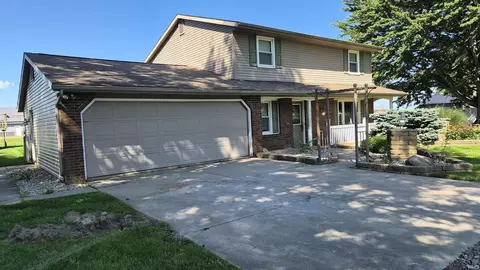 17105 Darling Rd, Woodburn, IN 46797