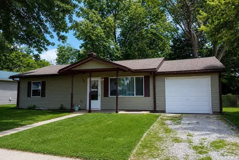 26 Center Dr, Crawfordsville, IN 47933