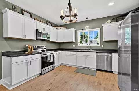 Kitchen - 401 W Grissom Ave, Mitchell, IN 47446 photo 1 of 3