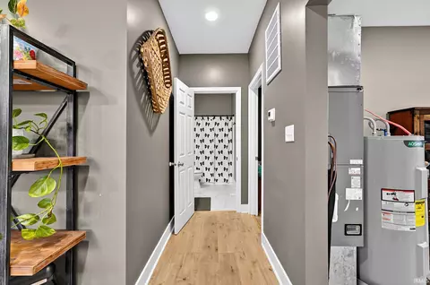 Entry Way - 401 W Grissom Ave, Mitchell, IN 47446 photo 1 of 1