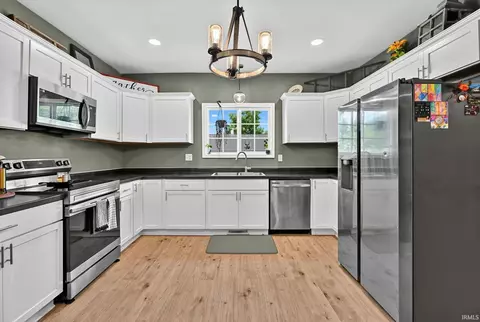 Kitchen - 401 W Grissom Ave, Mitchell, IN 47446 photo 2 of 3