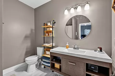 Bath - 401 W Grissom Ave, Mitchell, IN 47446 photo 1 of 3