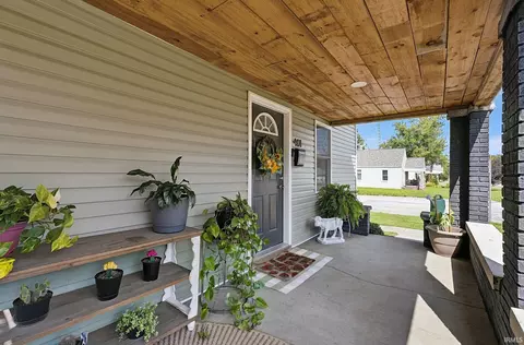 Exterior - 401 W Grissom Ave, Mitchell, IN 47446 photo 4 of 10
