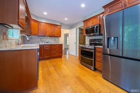Kitchen - 4919 E State Road 252, Franklin, IN 46131 photo 1 of 3