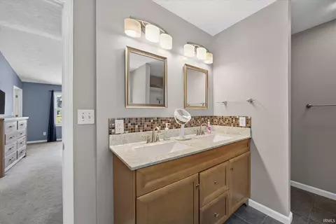Bath - 3147 E Mattatha Dr, Bloomington, IN 47401 photo 3 of 6