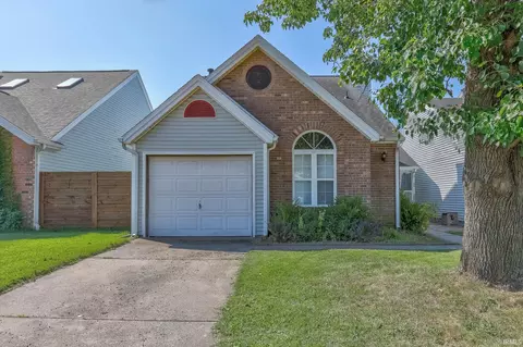 5939 Foxfield Dr, Evansville, IN 47715