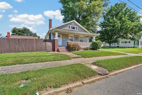 302 E Locust St, Fort Branch, IN 47648