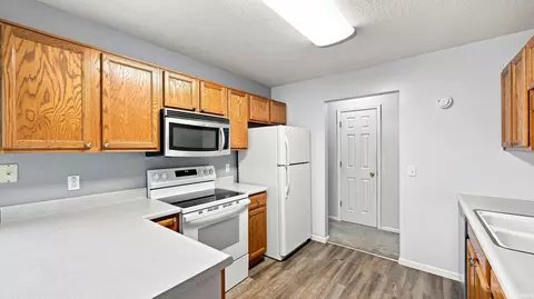 Kitchen - 602 Hart Dr, Dunkirk, IN 47336 photo 2 of 3