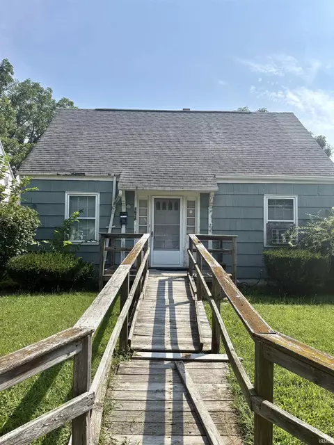 1626 Johnson St, South Bend, IN 46628