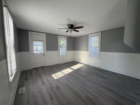 Living - 806 E 4th St, Fowler, IN 47944 photo 2 of 3