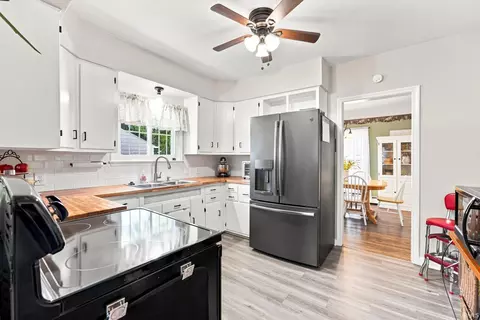 Kitchen - 400 S Britton St, Garrett, IN 46738 photo 2 of 4