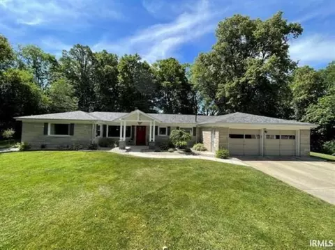 2712 E Fairoaks Dr, New Castle, IN 47362