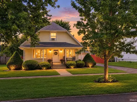215 E Lyman St, Francesville, IN 47946