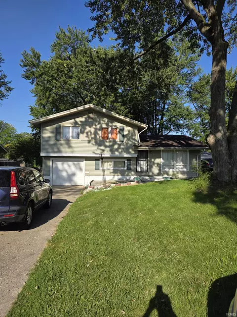 4910 Devonshire Dr, Fort Wayne, IN 46806
