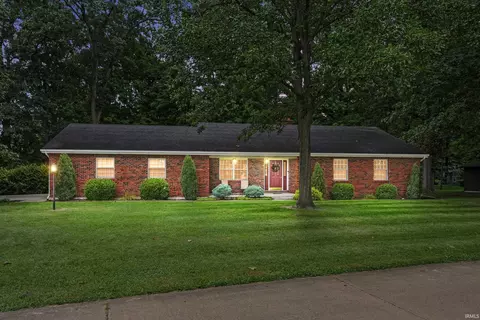 301 Oakwood Dr, Albion, IN 46701