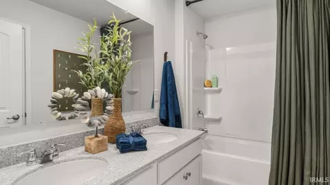 Bath - 3079 Kylo Ct, Fort Wayne, IN 46818 photo 2 of 2