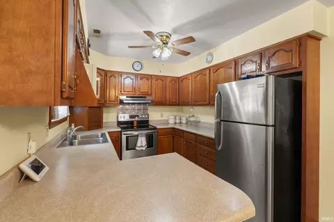 Kitchen - 380 Lechner Ln, Jasper, IN 47546 photo 2 of 4