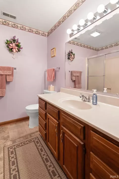 Bath - 380 Lechner Ln, Jasper, IN 47546 photo 3 of 5