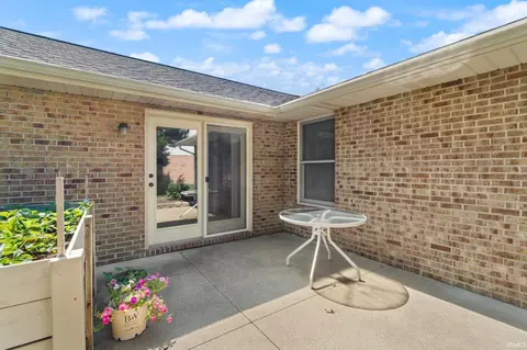 Exterior - 380 Lechner Ln, Jasper, IN 47546 photo 5 of 8