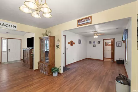 Entry Way - 380 Lechner Ln, Jasper, IN 47546 photo 2 of 4