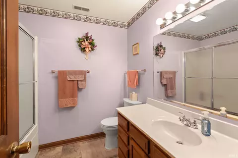 Bath - 380 Lechner Ln, Jasper, IN 47546 photo 2 of 5