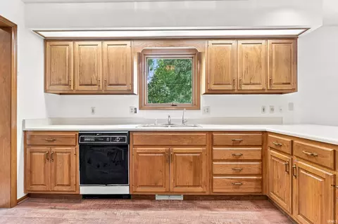 Kitchen - 62 Skyline Dr, Garrett, IN 46738 photo 4 of 5