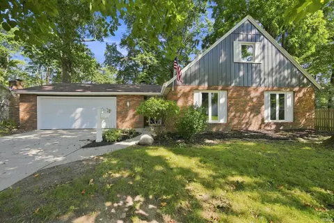 7721 Valley Meadows Dr, Fort Wayne, IN 46815