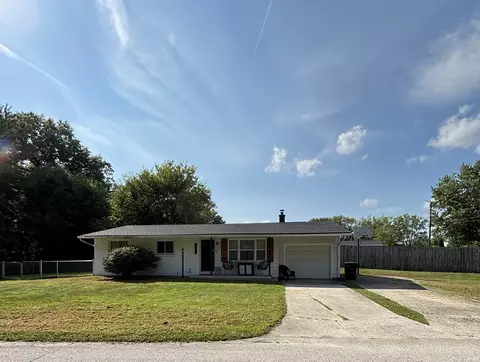 8203 Seward Ln, Fort Wayne, IN 46835