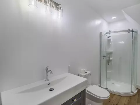 Bath - 806 E 5th St, Auburn, IN 46706 photo 2 of 3