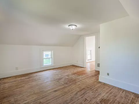 Bedroom - 806 E 5th St, Auburn, IN 46706 photo 5 of 5