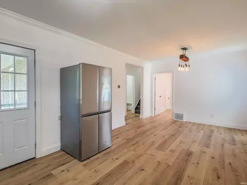 Living - 806 E 5th St, Auburn, IN 46706 photo 1 of 4
