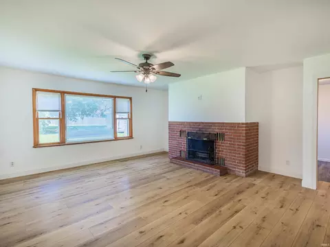 Living - 806 E 5th St, Auburn, IN 46706 photo 3 of 4