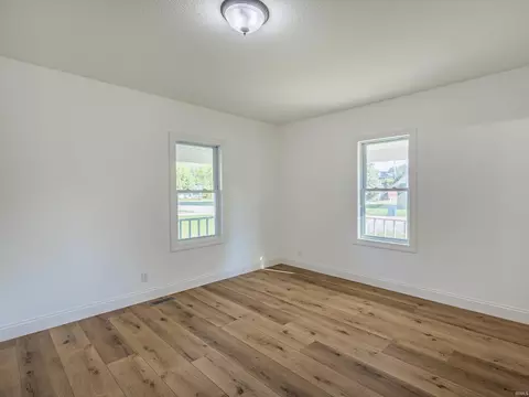Living - 806 E 5th St, Auburn, IN 46706 photo 2 of 4