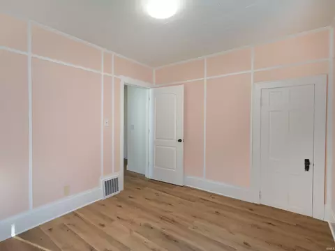 Bedroom - 806 E 5th St, Auburn, IN 46706 photo 3 of 5