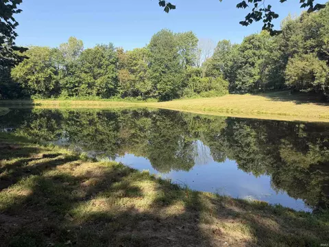 800 Wood Creek Ln, Evansville, IN 47725