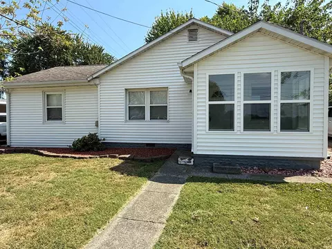 722 S West St, Oakland City, IN 47660