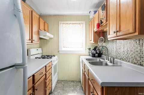Kitchen - 918 E Fox St, South Bend, IN 46613 photo 1 of 1