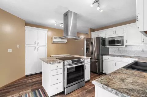 Kitchen - 710 Bur Oak W Ct, Lafayette, IN 47909 photo 3 of 4