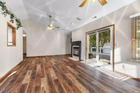 Living - 710 Bur Oak W Ct, Lafayette, IN 47909 photo 2 of 3
