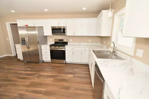 Kitchen - 1004 E 8th St, Fowler, IN 47944 photo 4 of 8