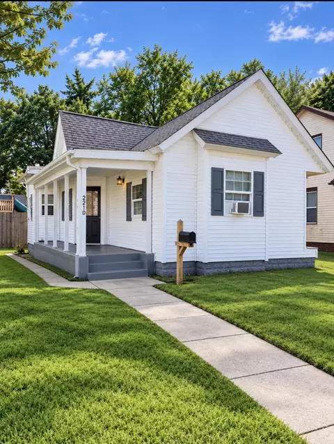 2210 Kemble Ave, South Bend, IN 46613